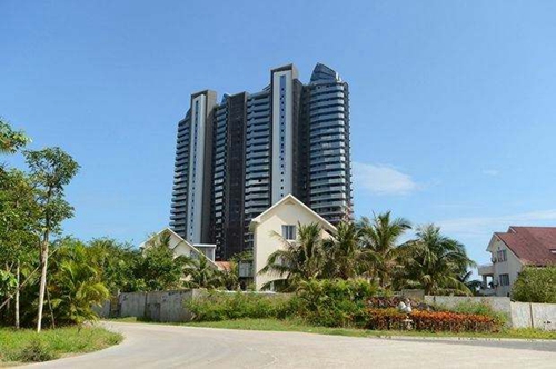 攬海聽濤離海花島不遠可以享受海花島帶來的配套服務和增紙效應，儋州屬于半濕潤半干旱氣候，冬季不是太潮，適合北方人，儋州要修機場，未來交通更便利，增紙空間大。儋州房子離海1公里，不遠不近，老人居住正適合。儋州未來要建西部中心城市，發展潛力大，增紙空間大。海花島投入運營，將成為海南旅游新的旅游目的地，帶動效應強，增紙空間大。